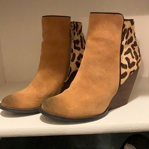 Suede boots with Leopard